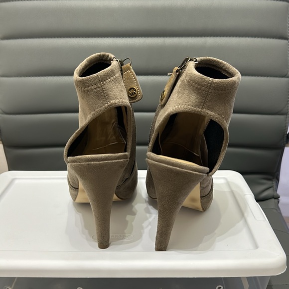 Booties - Picture 4 of 5